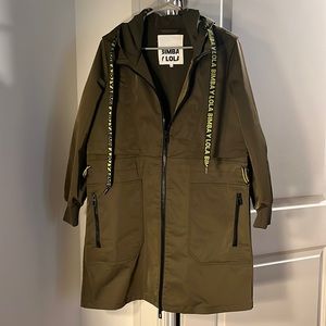 Bimba y Lola S size green caqui casual raincoat. Very cool, baggy fit!